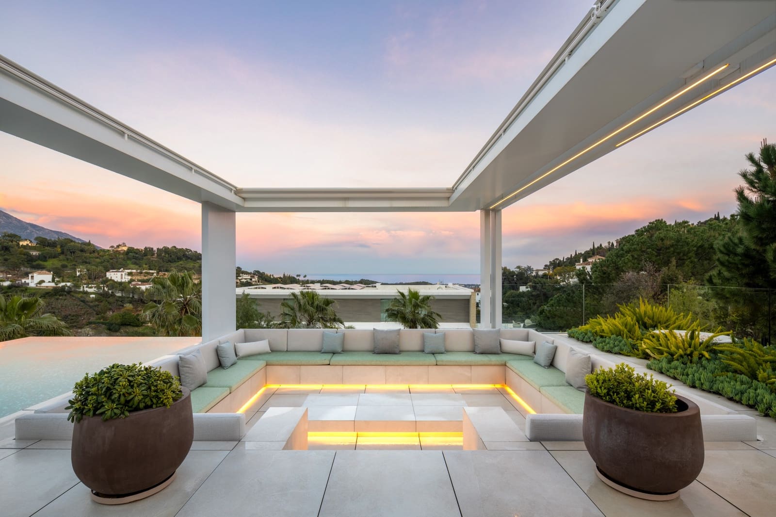 8 bedroom Villa for sale in El Madronal with pool garage - € 11,500,000 (Ref: 9245879)