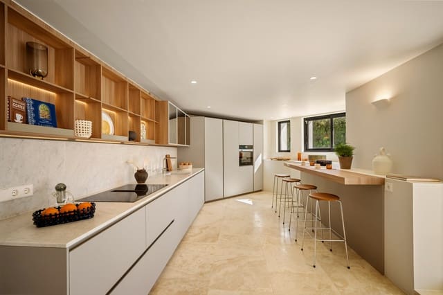 Chalet de 4 habitaciones en Nueva Andalucia, Marbella en venta con piscina garaje - 3.550.000 € (Ref: 9245880)