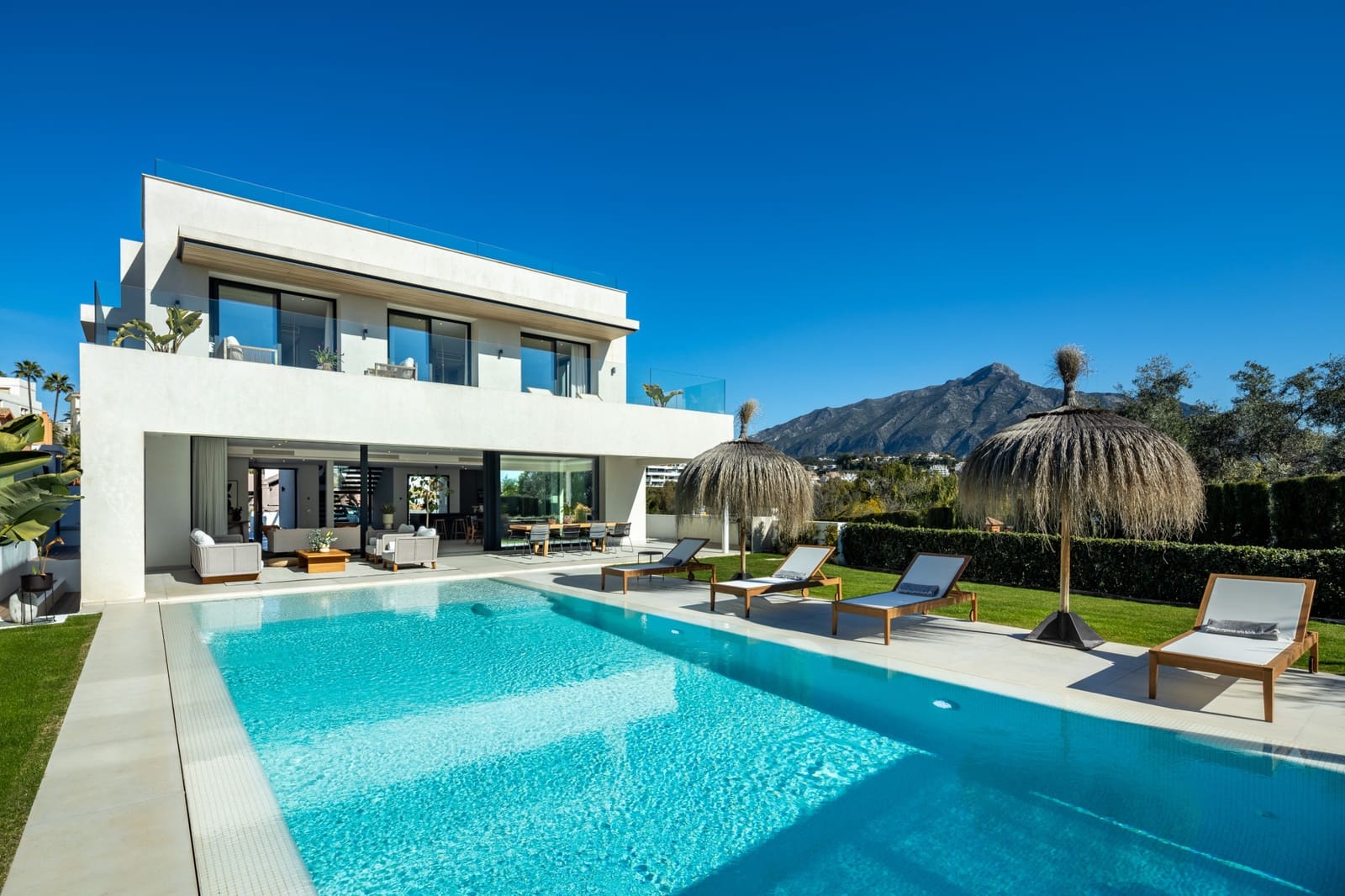 5 bedroom Villa for sale in Marbella with pool garage - € 3,995,000 (Ref: 9245882)