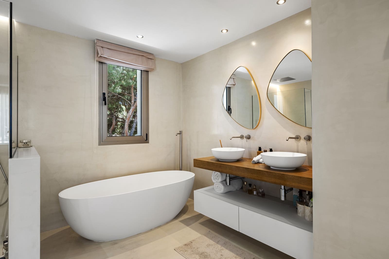 6 bedroom Villa for sale in Marbella with pool - € 5,998,000 (Ref: 9245883)