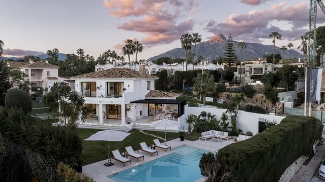 Chalet de 5 habitaciones en Nueva Andalucia, Marbella en venta con piscina garaje - 3.750.000 € (Ref: 9245886)