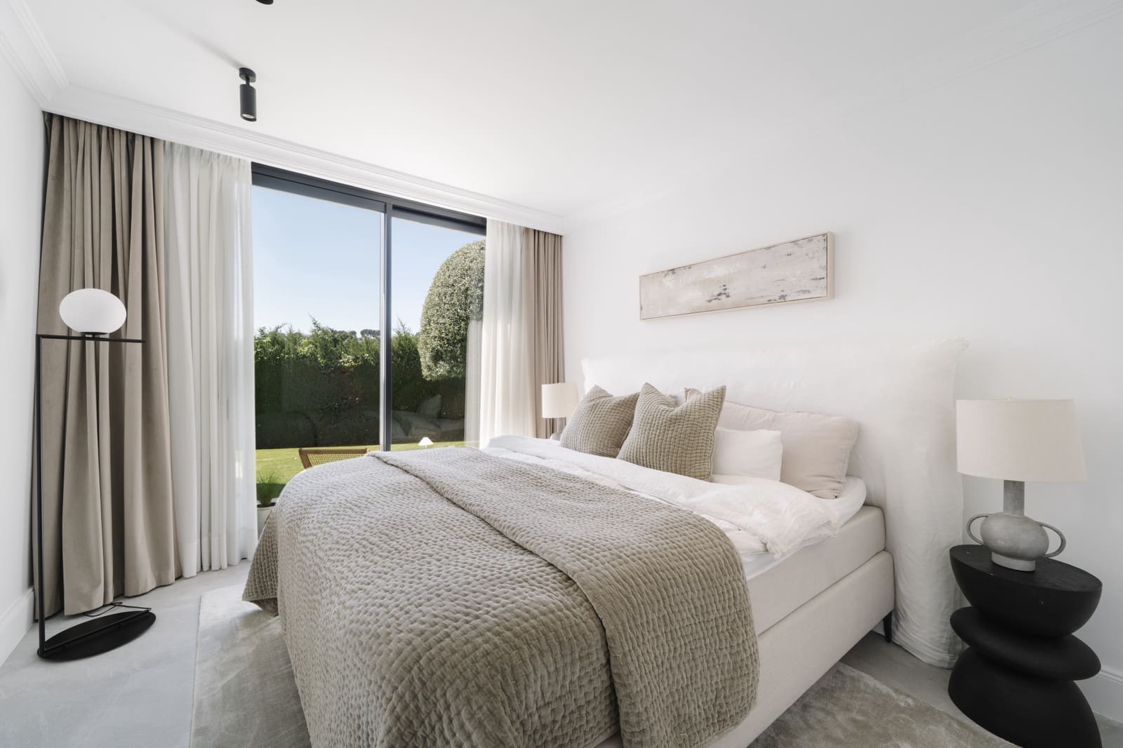 5 bedroom Villa for sale in Nueva Andalucia with pool garage - € 3,750,000 (Ref: 9245886)