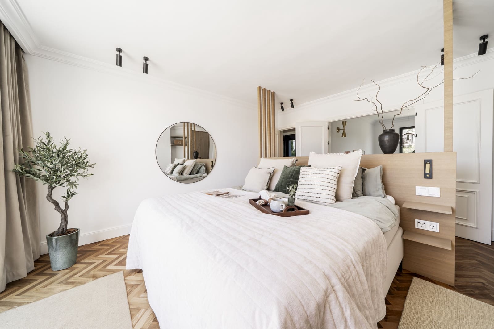 5 bedroom Villa for sale in Nueva Andalucia with pool garage - € 3,750,000 (Ref: 9245886)