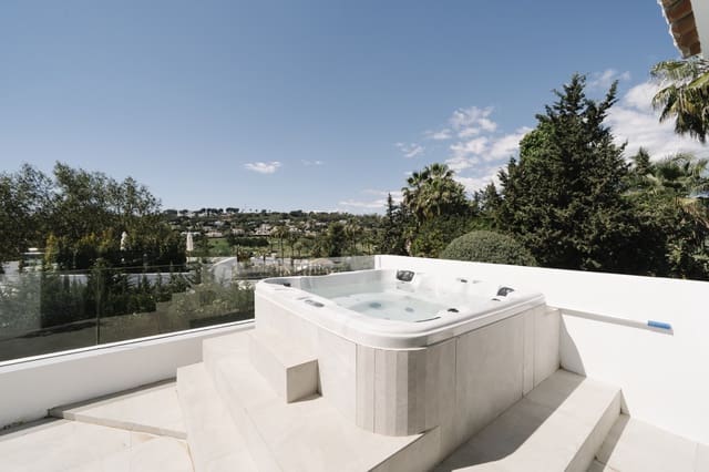 Chalet de 5 habitaciones en Nueva Andalucia, Marbella en venta con piscina garaje - 3.750.000 € (Ref: 9245886)