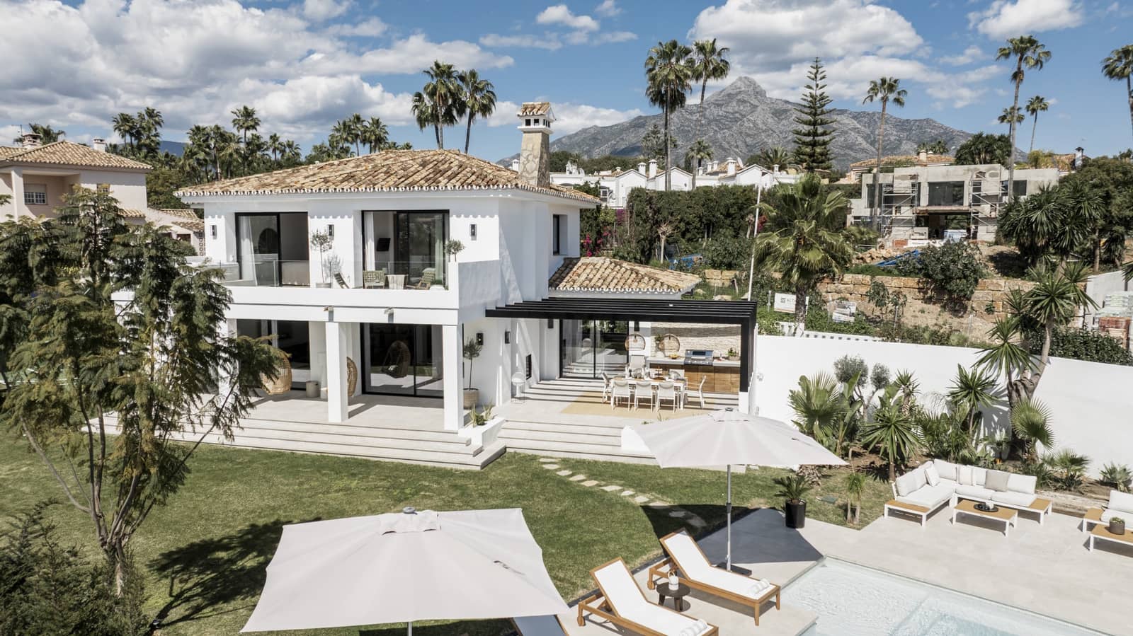 5 bedroom Villa for sale in Nueva Andalucia with pool garage - € 3,750,000 (Ref: 9245886)