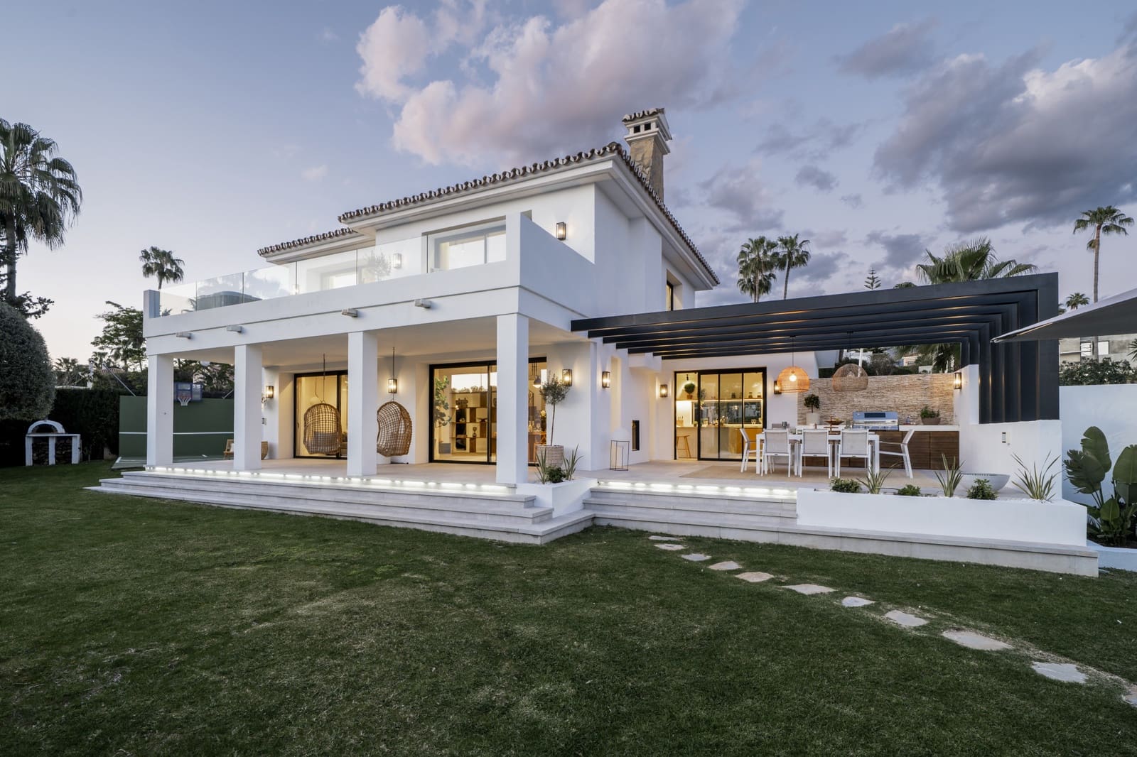 5 bedroom Villa for sale in Nueva Andalucia with pool garage - € 3,750,000 (Ref: 9245886)