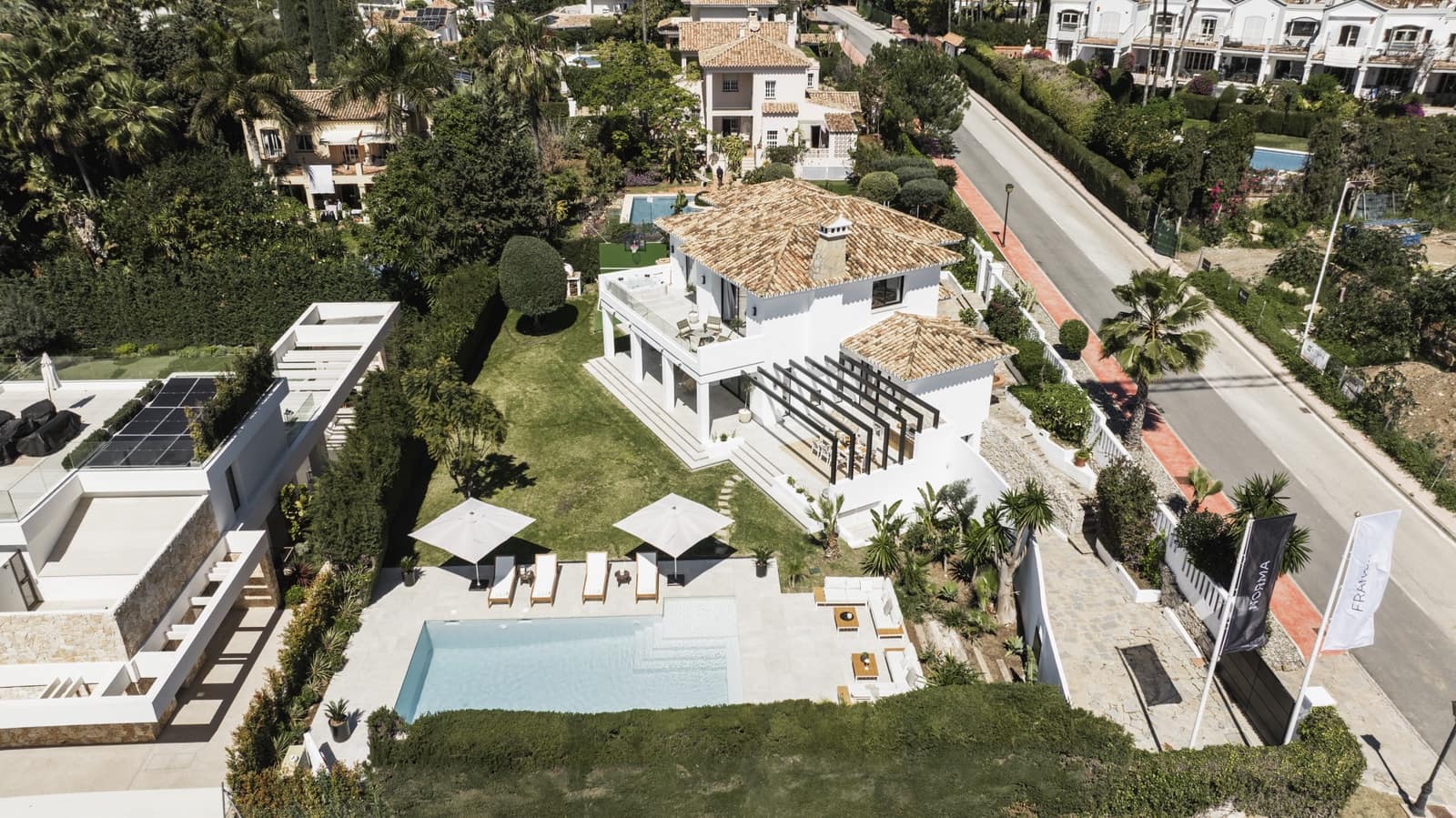 5 bedroom Villa for sale in Nueva Andalucia with pool garage - € 3,750,000 (Ref: 9245886)