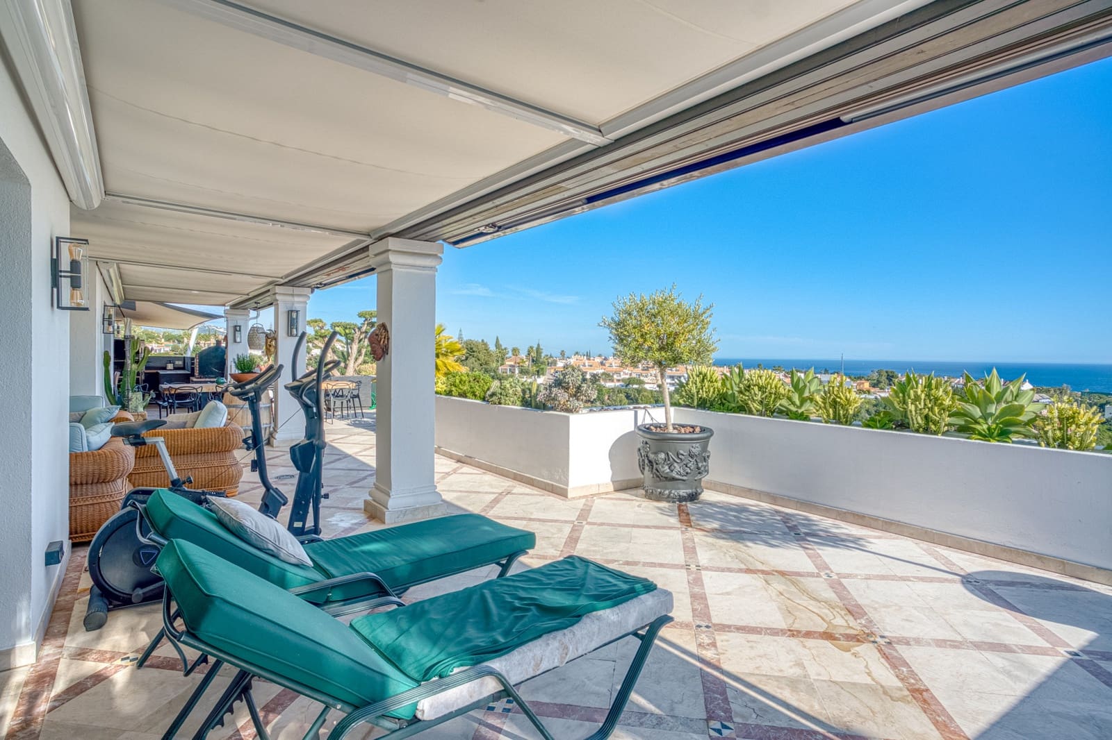 4 chambre Penthouse à vendre à Marbella avec piscine garage - 4 250 000 € (Ref: 9245890)