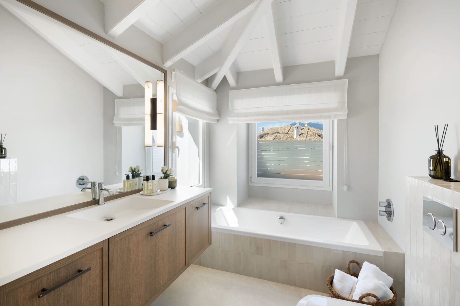 3 bedroom Penthouse for sale in Marbella with pool garage - € 2,750,000 (Ref: 9245892)