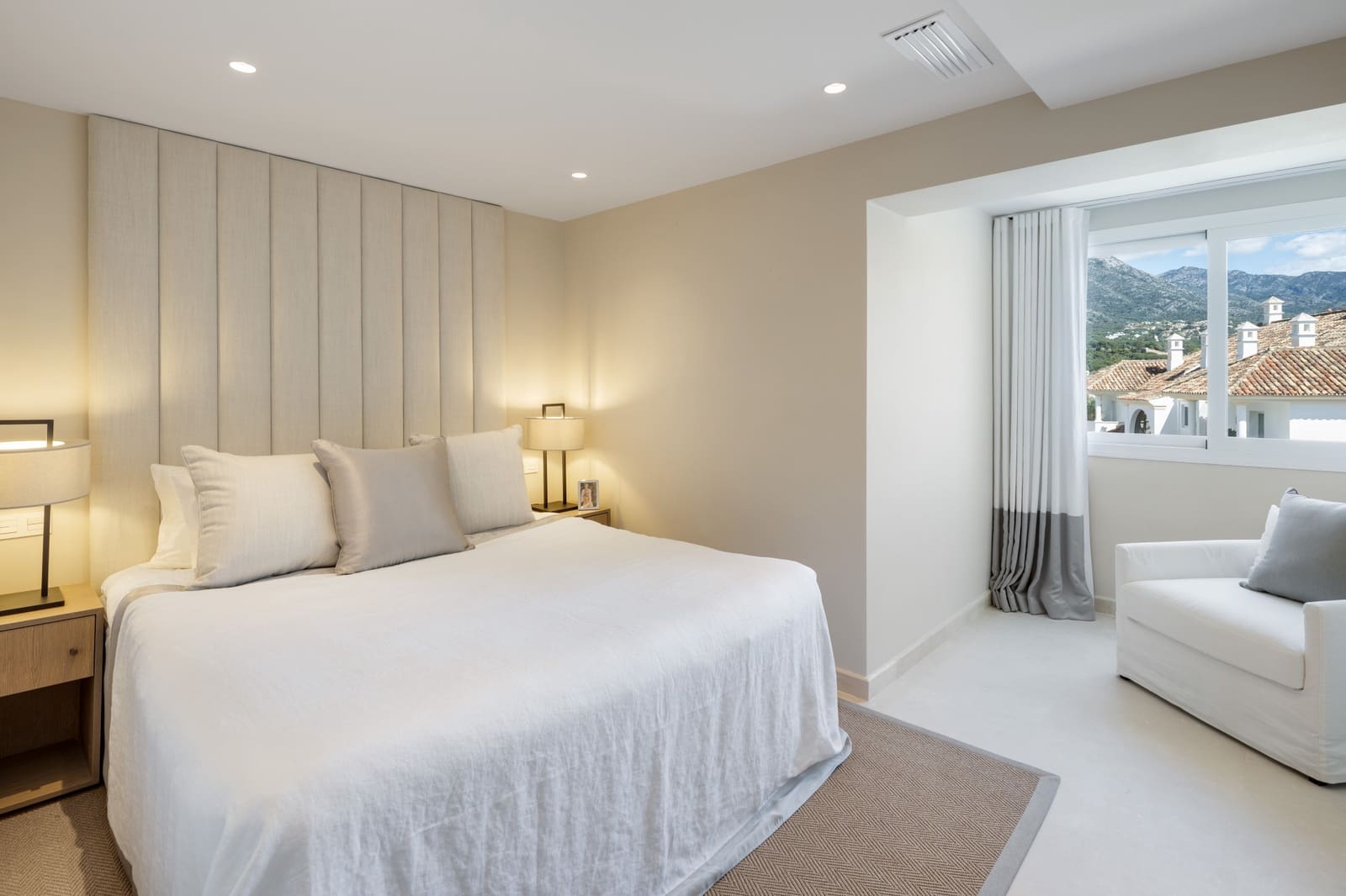 3 bedroom Penthouse for sale in Marbella with pool garage - € 2,750,000 (Ref: 9245892)