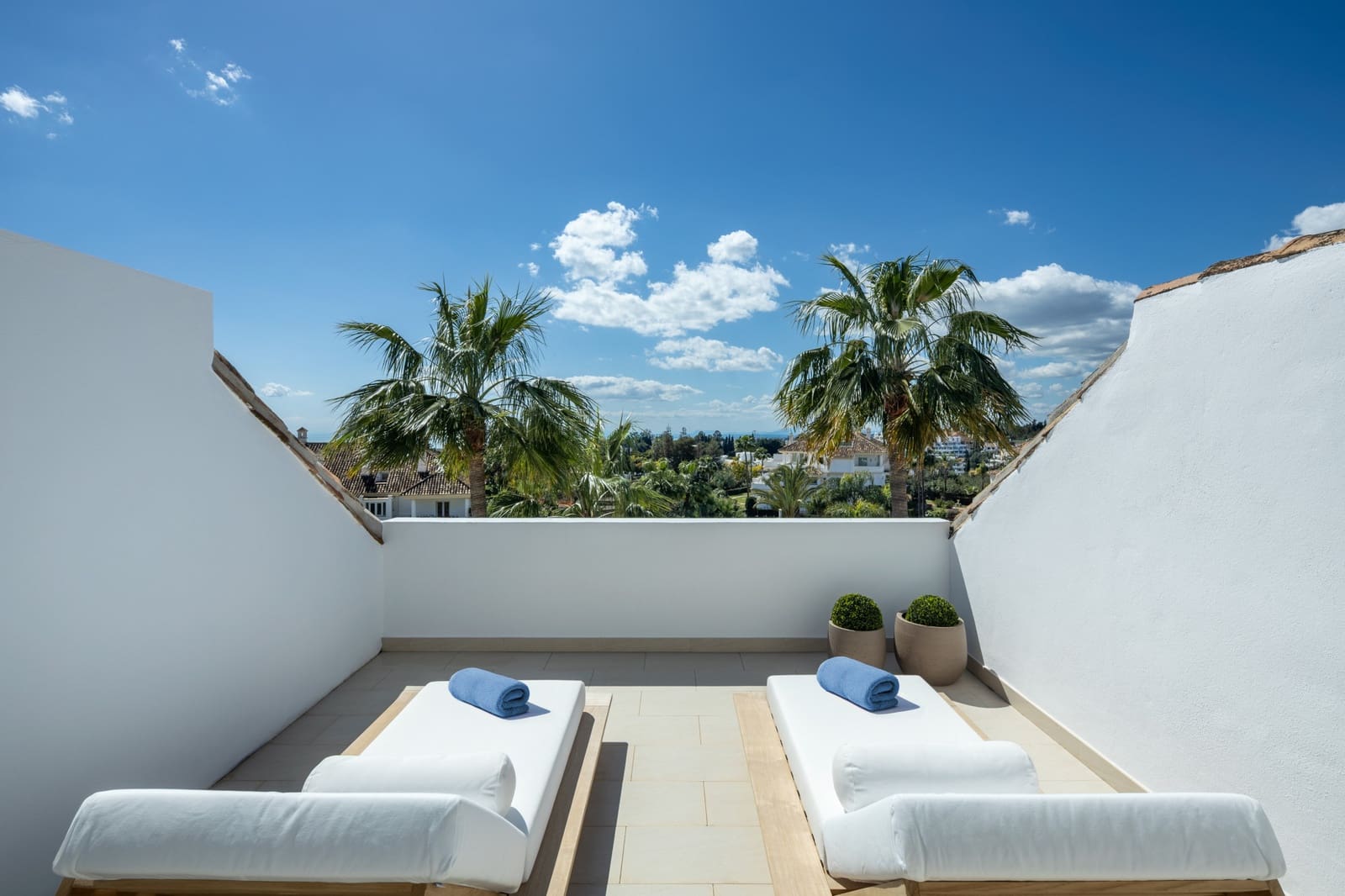 3 bedroom Penthouse for sale in Marbella with pool garage - € 2,750,000 (Ref: 9245892)