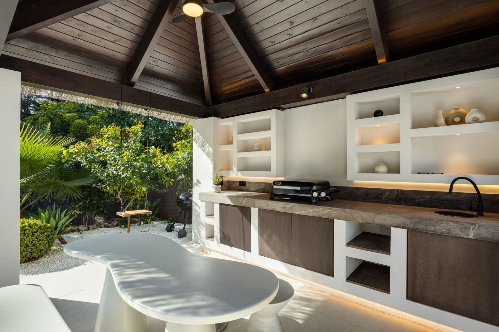 5 bedroom Villa for sale in Nueva Andalucia with pool garage - € 4,290,000 (Ref: 9245893)