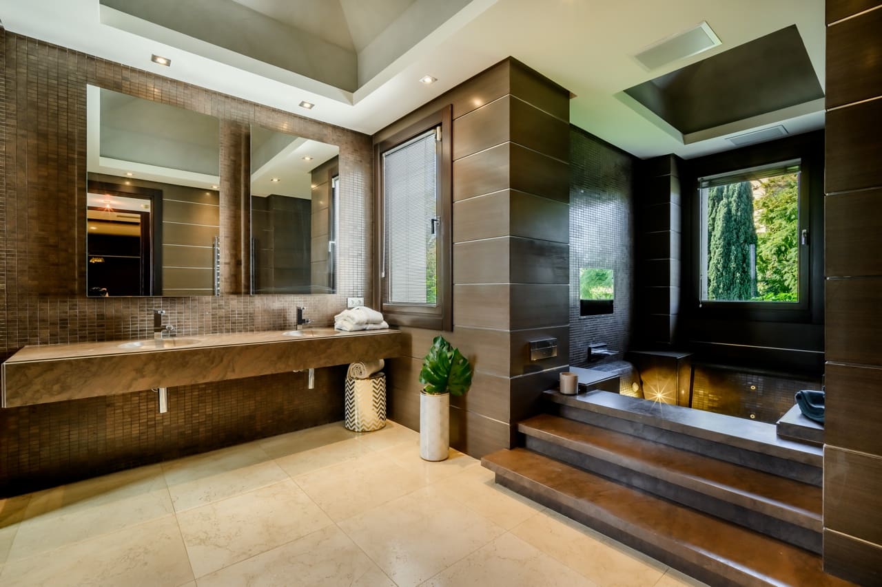 5 bedroom Villa for sale in Los Flamingos with pool garage - € 5,500,000 (Ref: 9245896)