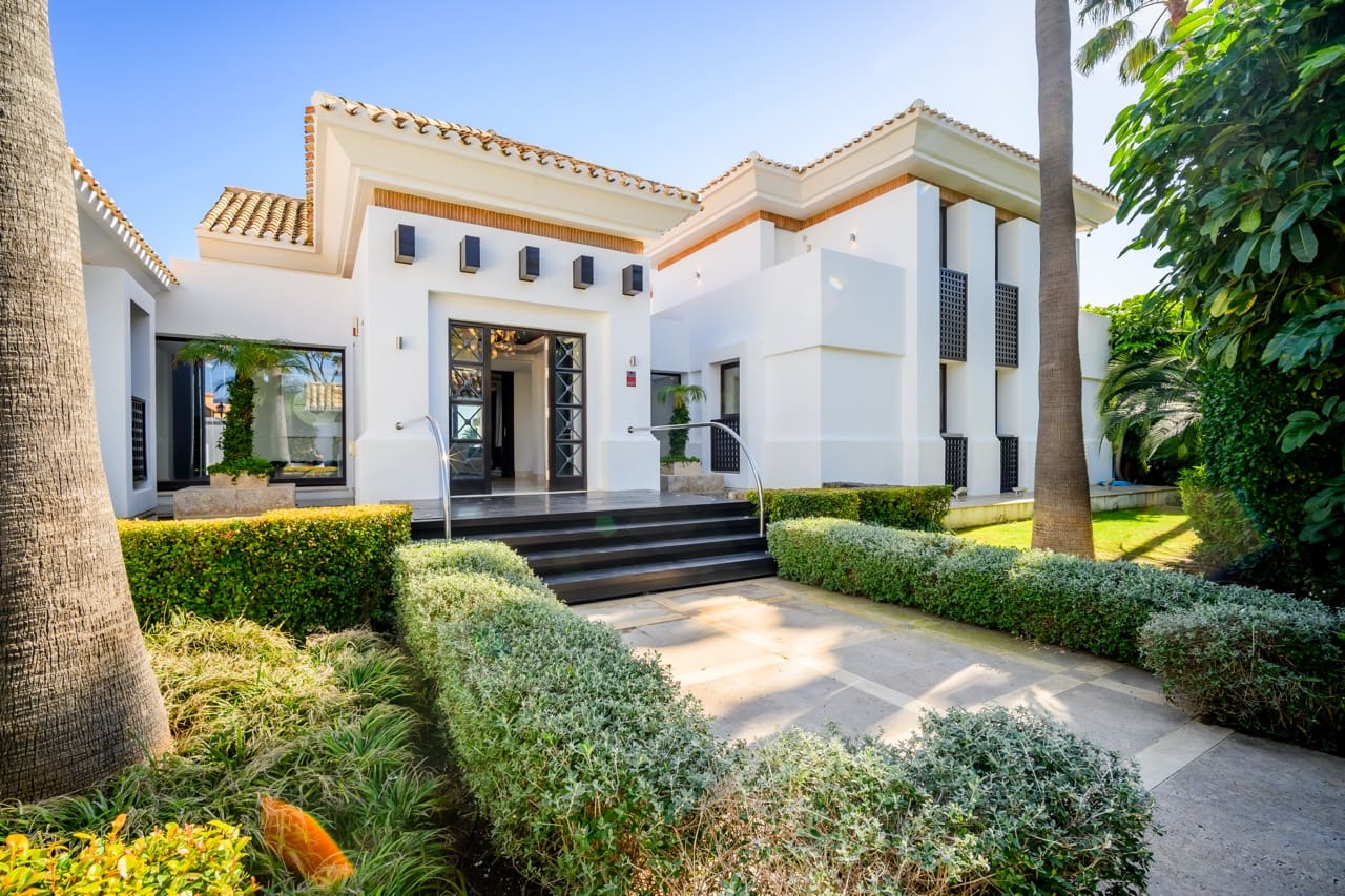 5 bedroom Villa for sale in Los Flamingos with pool garage - € 5,500,000 (Ref: 9245896)