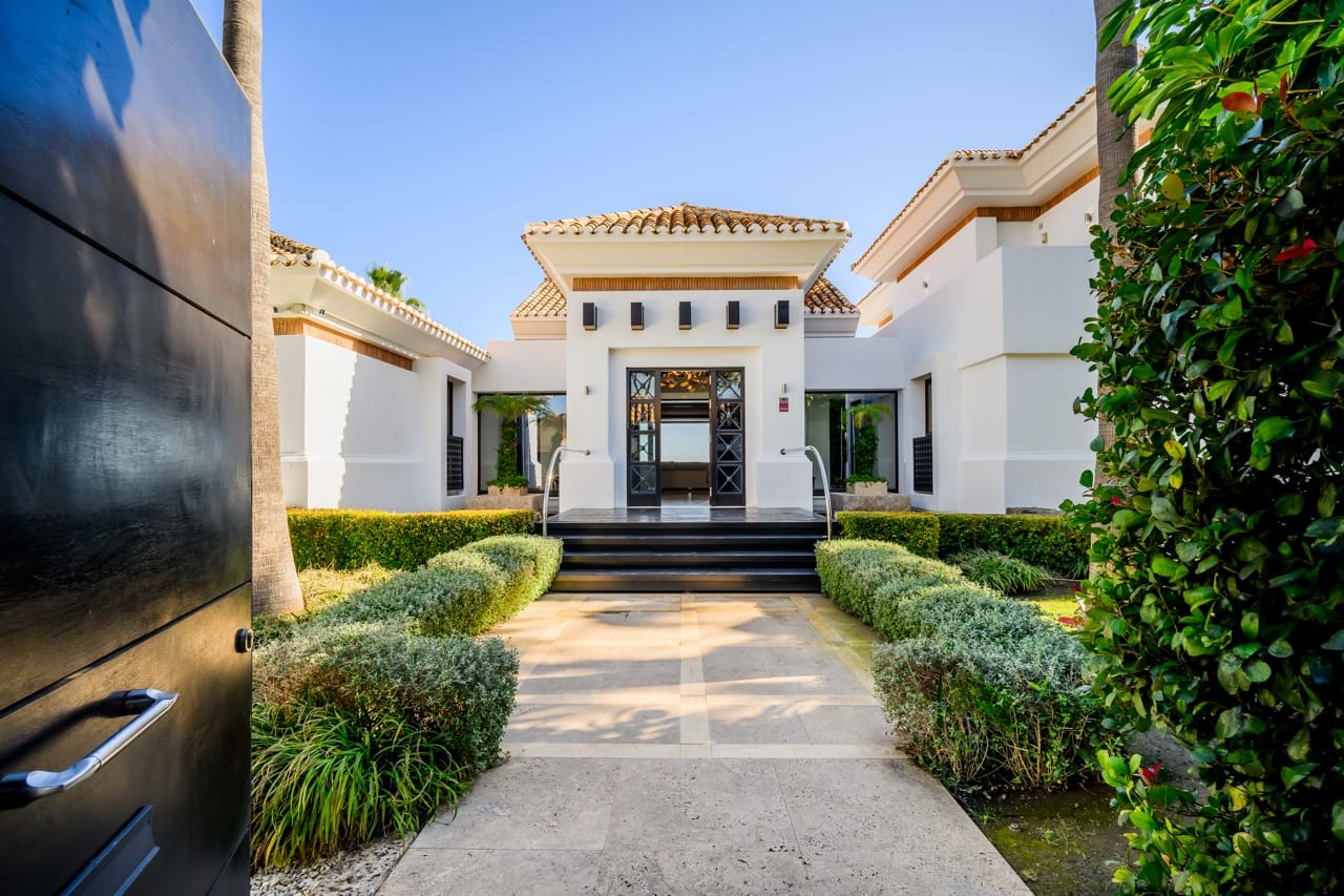 5 bedroom Villa for sale in Los Flamingos with pool garage - € 5,500,000 (Ref: 9245896)