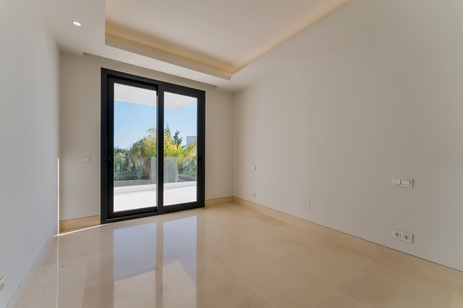 5 bedroom Villa for sale in Marbella with pool - € 4,300,000 (Ref: 9245897)