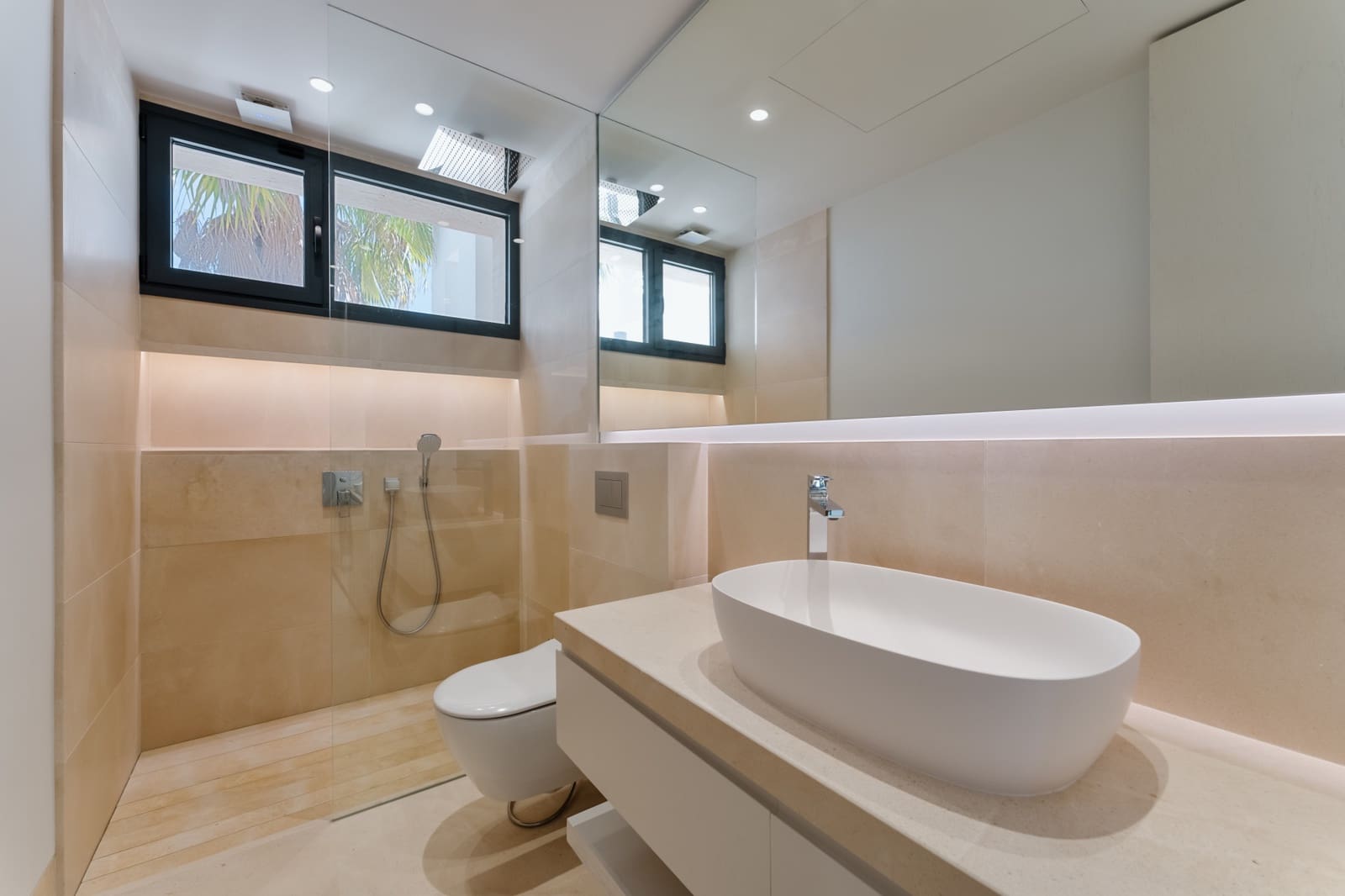 5 bedroom Villa for sale in Marbella with pool - € 4,300,000 (Ref: 9245897)