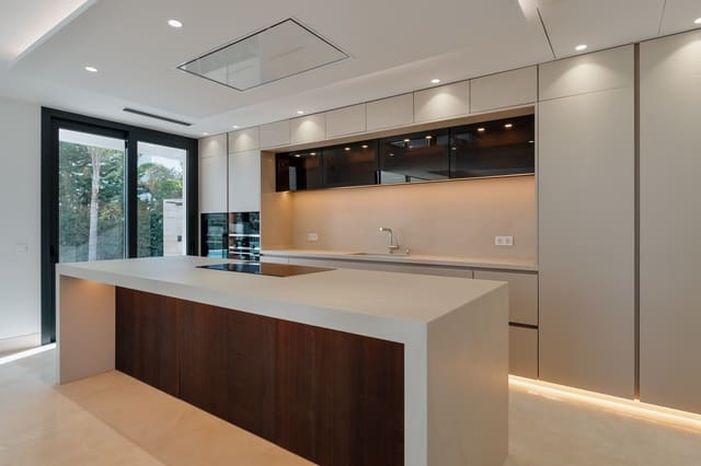 5 Zimmer Villa zu verkaufen in Marbella mit Pool - 4.300.000 € (Ref: 9245897)