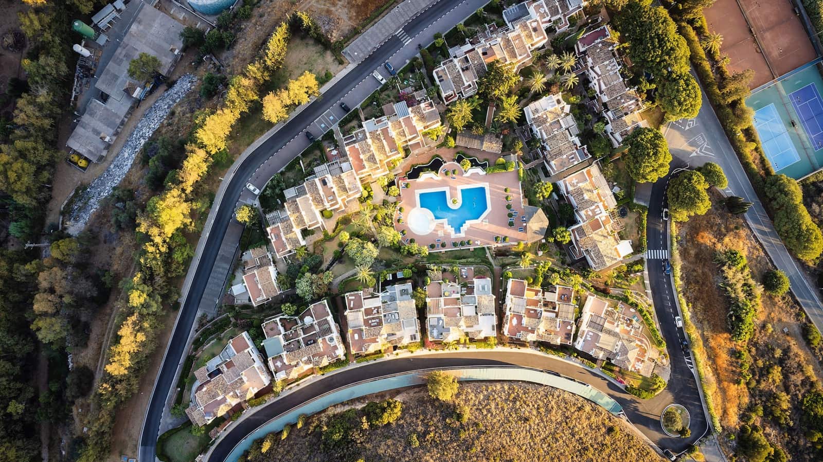 4 bedroom Townhouse for sale in Marbella with pool garage - € 1,991,000 (Ref: 9245908)