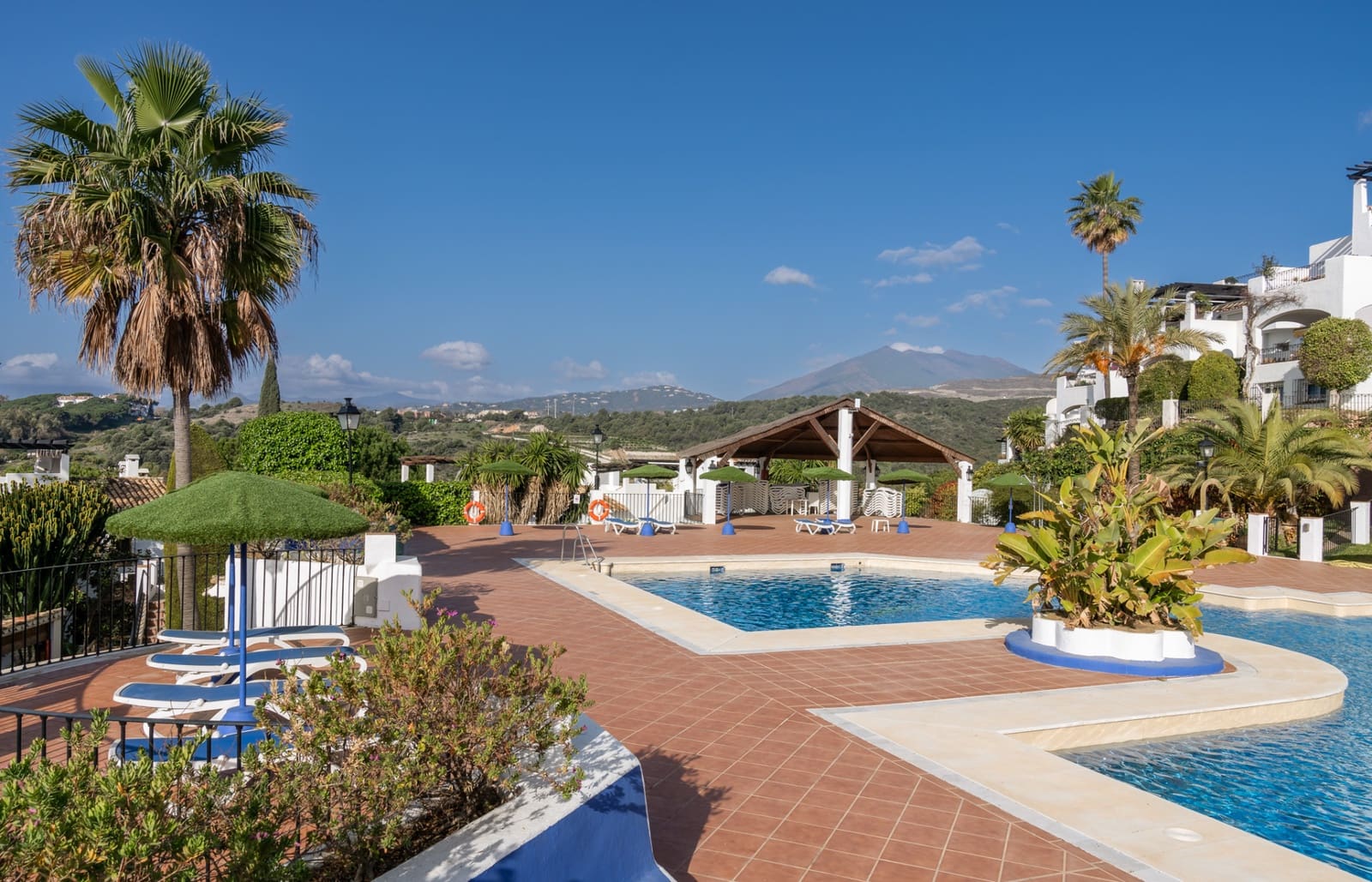 Casa de 4 habitaciones en Marbella en venta con piscina garaje - 1.991.000 € (Ref: 9245908)