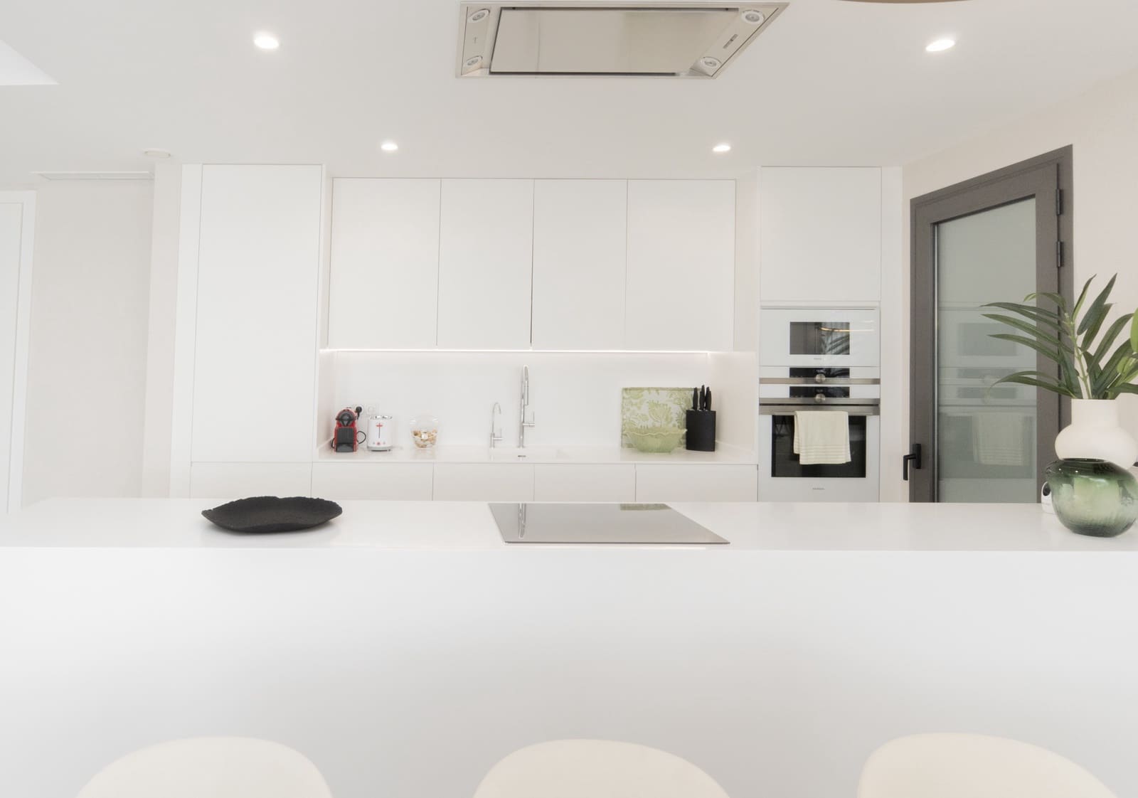 3 bedroom Apartment for sale in Estepona with pool garage - € 940,000 (Ref: 9245911)