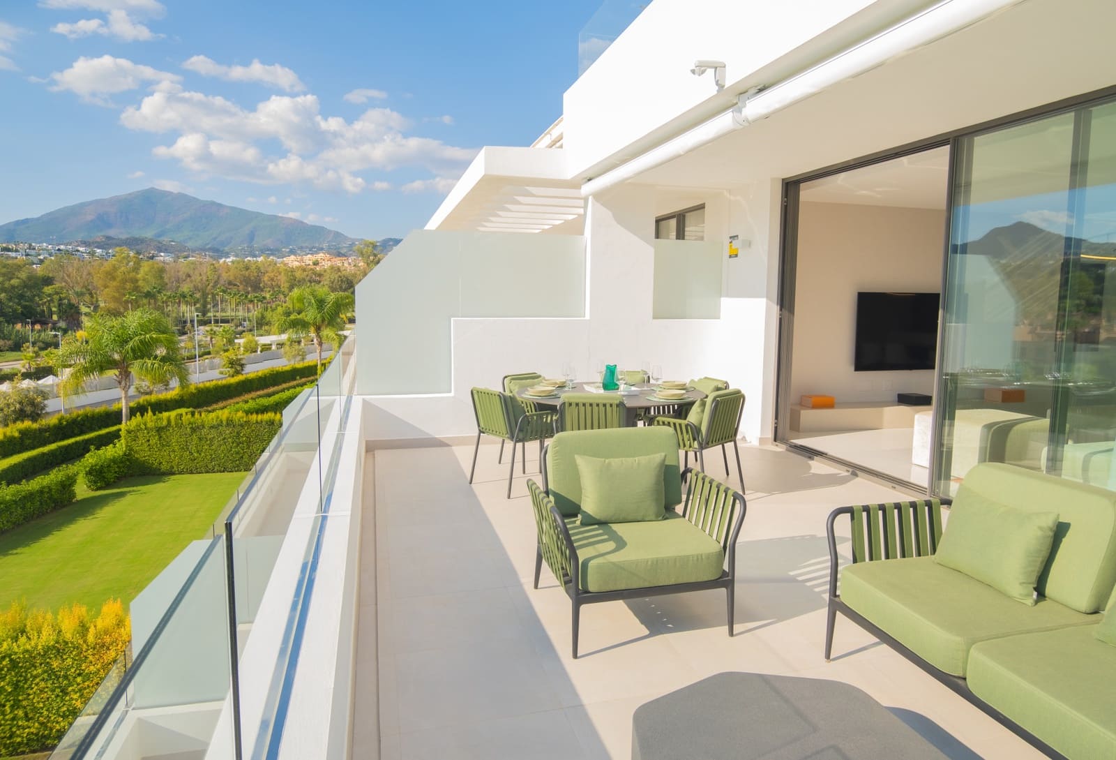 3 sovrum Lägenhet till salu i Estepona med pool garage - 940 000 € (Ref: 9245911)