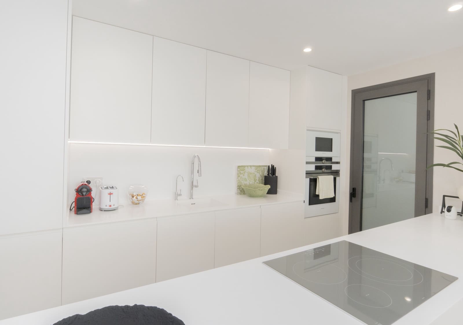 3 sovrum Lägenhet till salu i Estepona med pool garage - 940 000 € (Ref: 9245911)