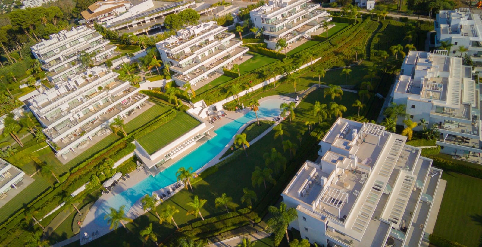 3 sovrum Lägenhet till salu i Estepona med pool garage - 940 000 € (Ref: 9245911)