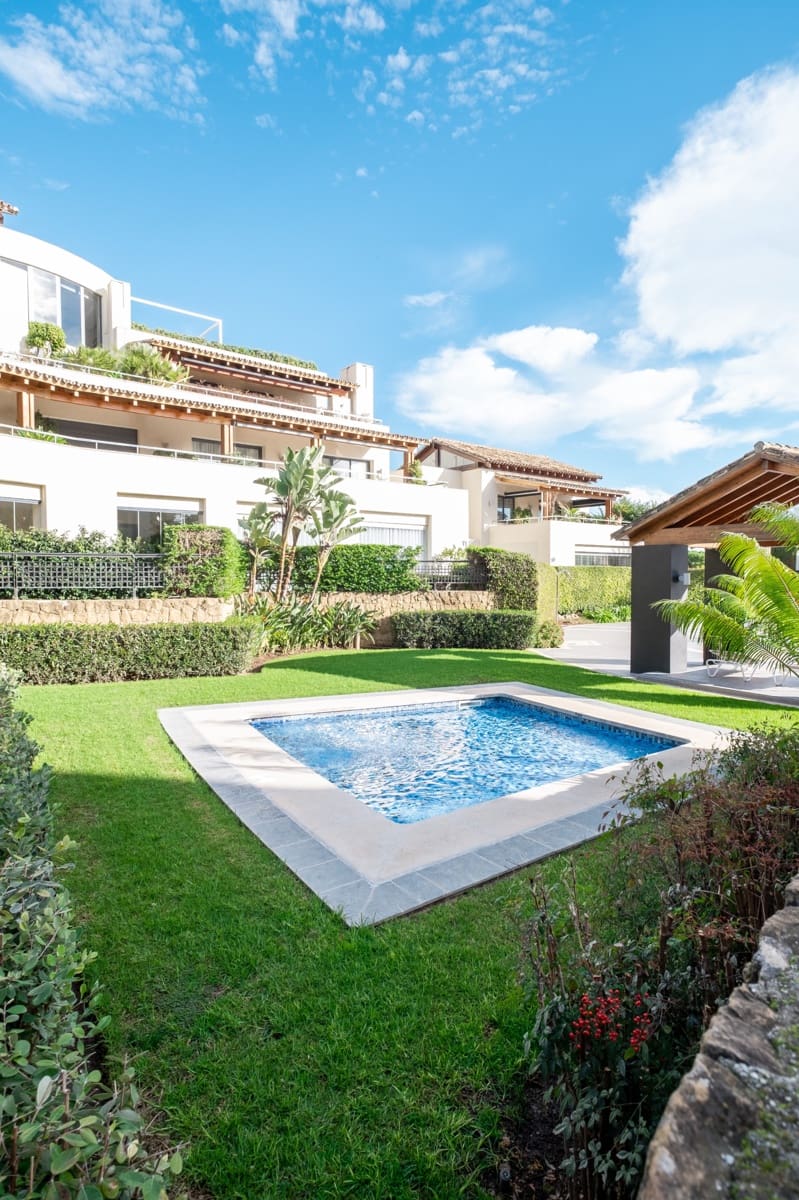 1 bedroom Apartment for sale in Marbella with pool - € 695,000 (Ref: 9245912)