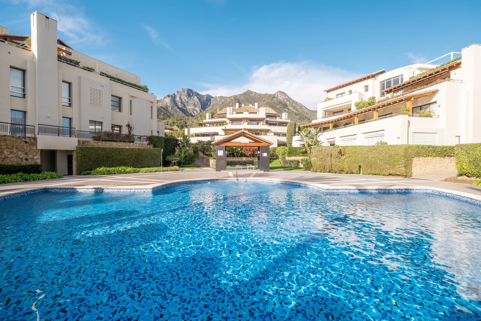 1 bedroom Apartment for sale in Marbella with pool - € 695,000 (Ref: 9245912)