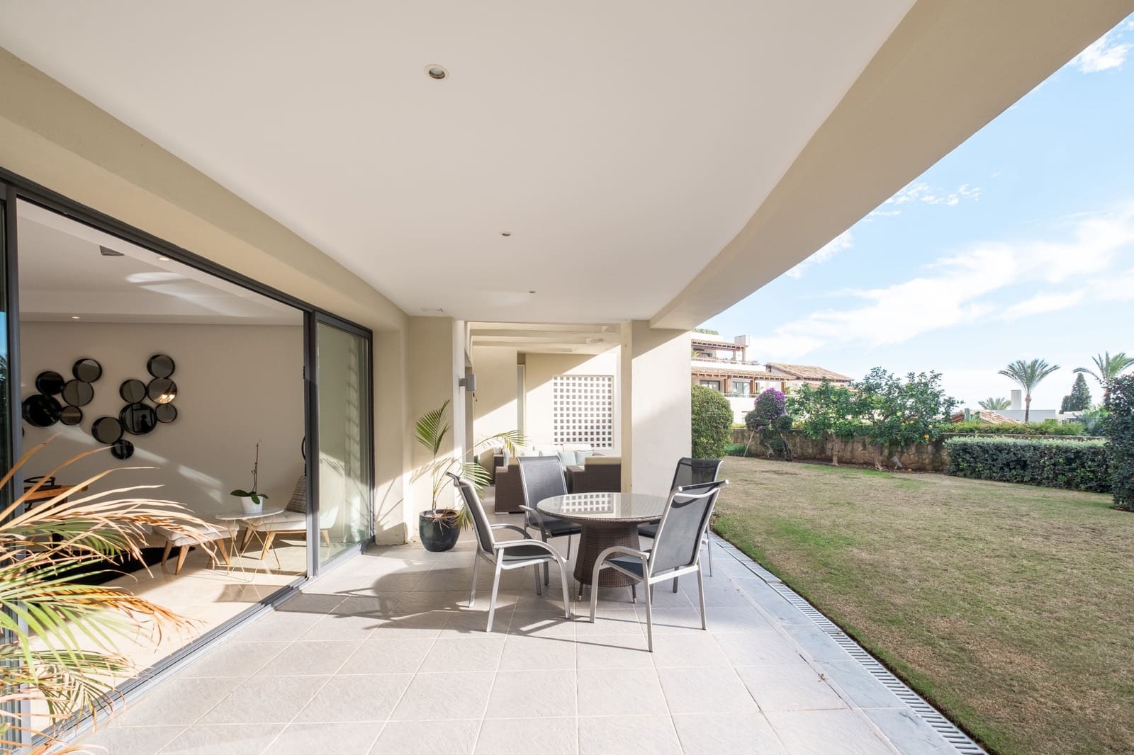 1 bedroom Apartment for sale in Marbella with pool - € 695,000 (Ref: 9245912)