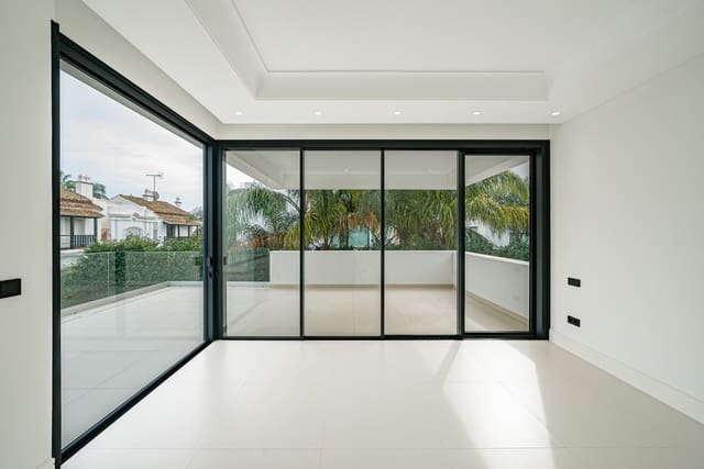4 bedroom Villa for sale in Marbella with pool garage - € 3,500,000 (Ref: 9245914)