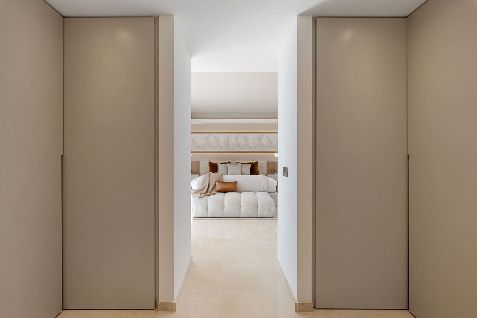 5 bedroom Villa for sale in Marbella with pool garage - € 3,650,000 (Ref: 9245915)