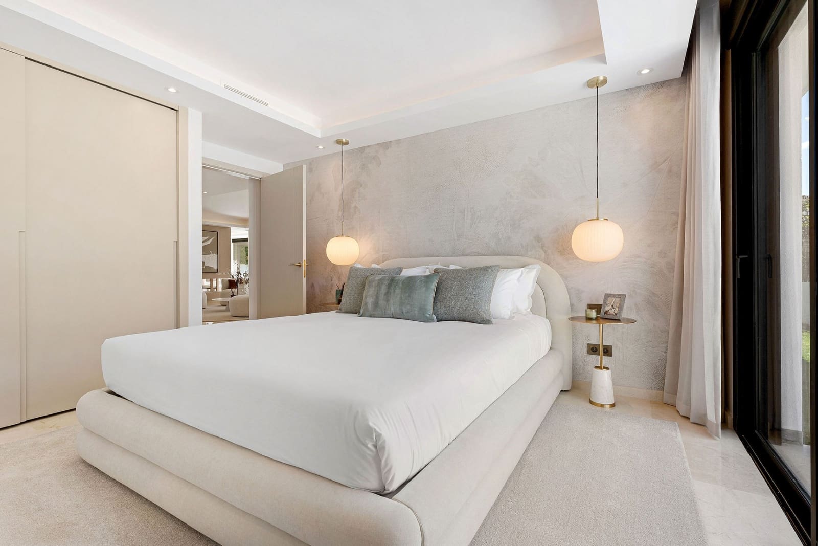 5 bedroom Villa for sale in Marbella with pool garage - € 3,650,000 (Ref: 9245915)