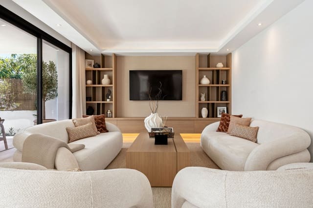 5 makuuhuone Huvila myytävänä paikassa Marbella mukana uima-altaan 
autotalli - 3 650 000 € (Ref: 9245915)