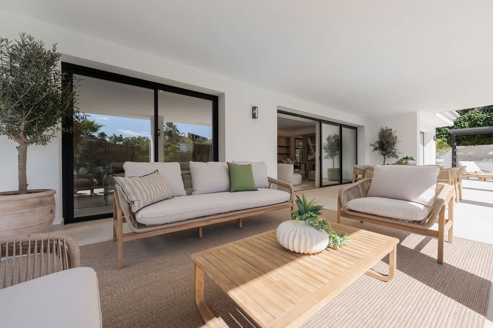 5 bedroom Villa for sale in Marbella with pool garage - € 3,650,000 (Ref: 9245915)