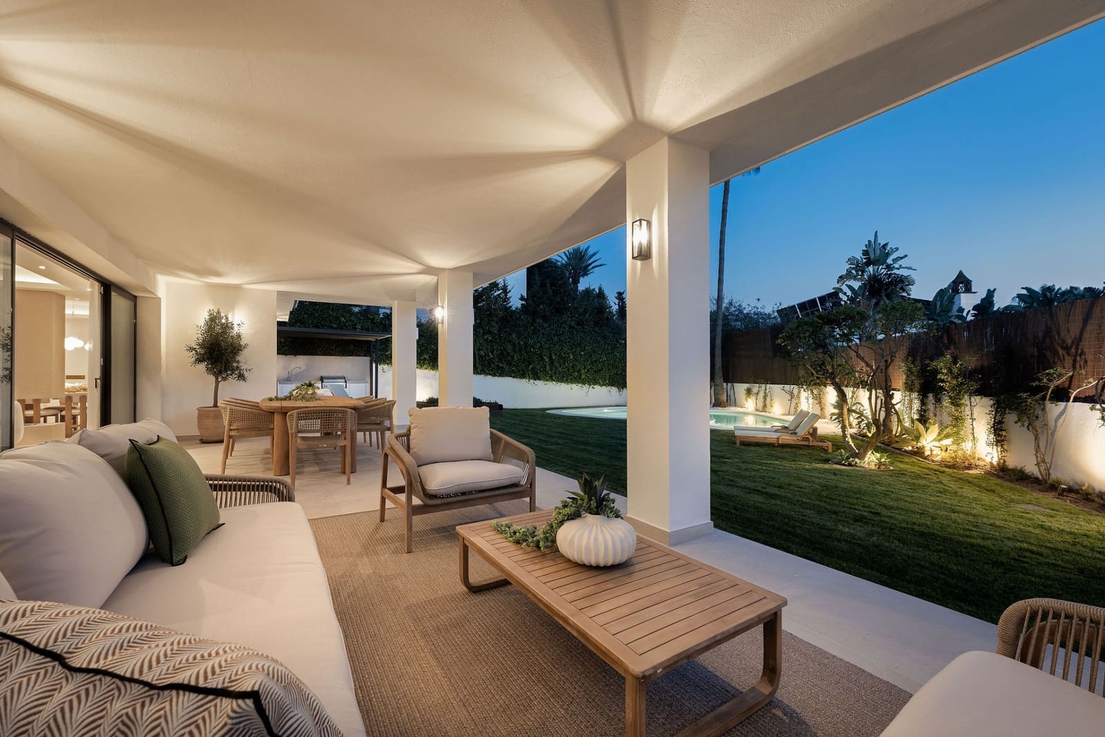 5 bedroom Villa for sale in Marbella with pool garage - € 3,650,000 (Ref: 9245915)