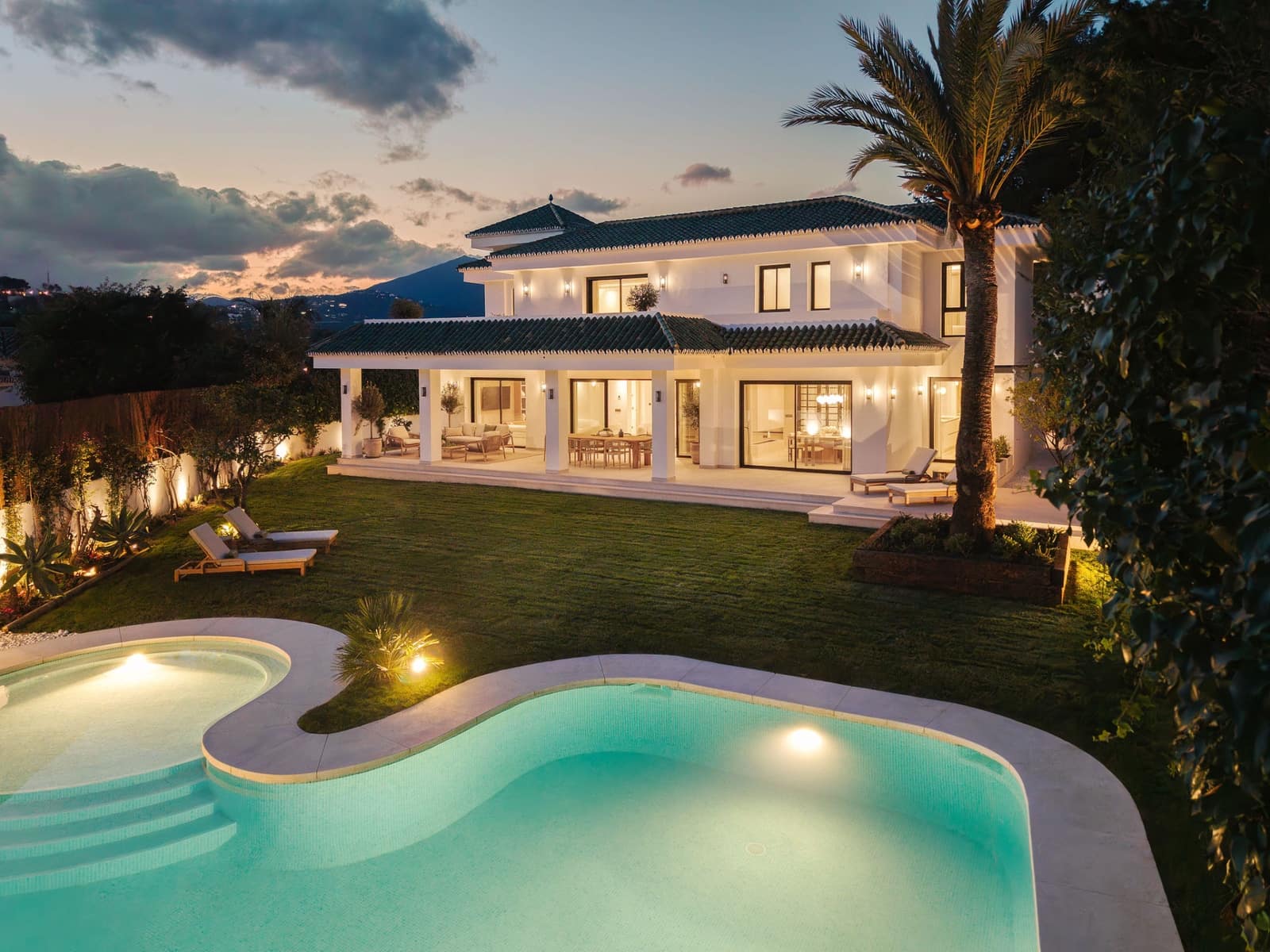 5 bedroom Villa for sale in Marbella with pool garage - € 3,650,000 (Ref: 9245915)