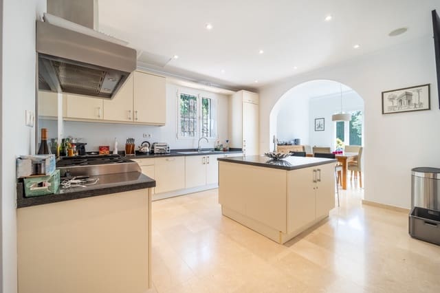 4 soverom Villa til salgs i Istán med svømmebasseng garasje - € 1 550 000 (Ref: 9245917)