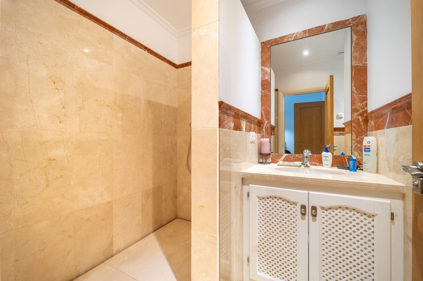 4 soverom Villa til salgs i Istan med svømmebasseng garasje - € 1 550 000 (Ref: 9245917)