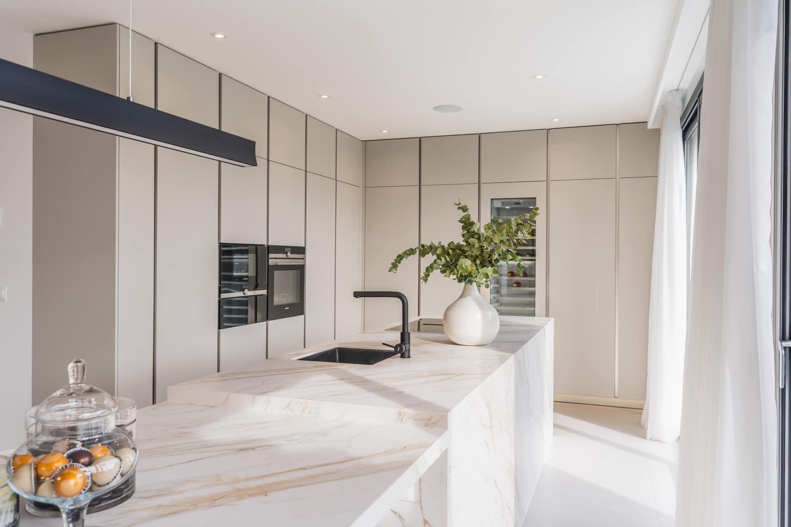 4 bedroom Villa for sale in Marbella with pool garage - € 3,669,000 (Ref: 9245921)