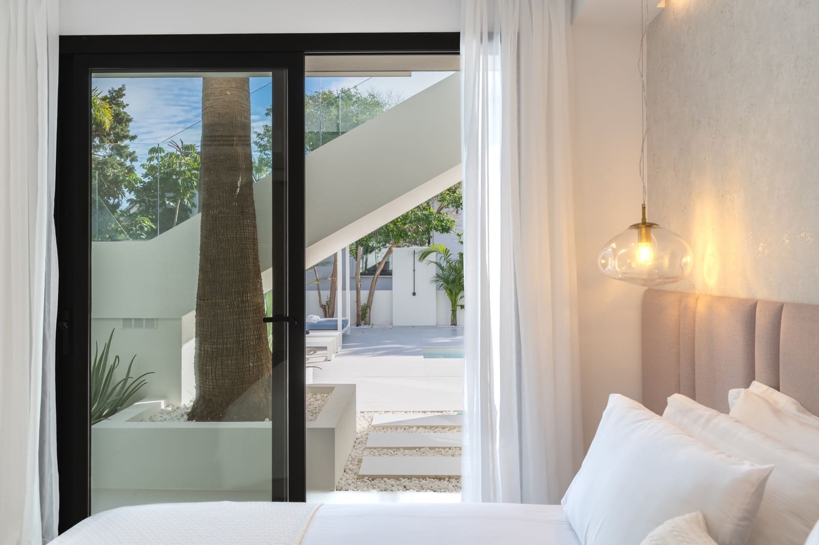 4 bedroom Villa for sale in Marbella with pool garage - € 3,669,000 (Ref: 9245921)