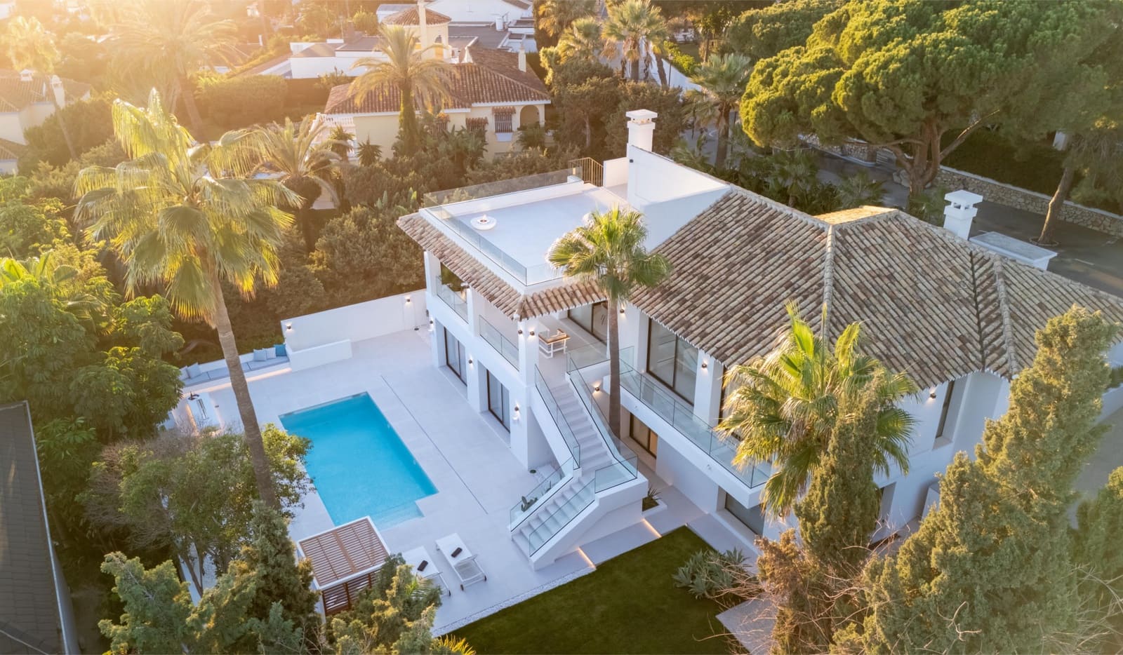 4 bedroom Villa for sale in Marbella with pool garage - € 3,669,000 (Ref: 9245921)