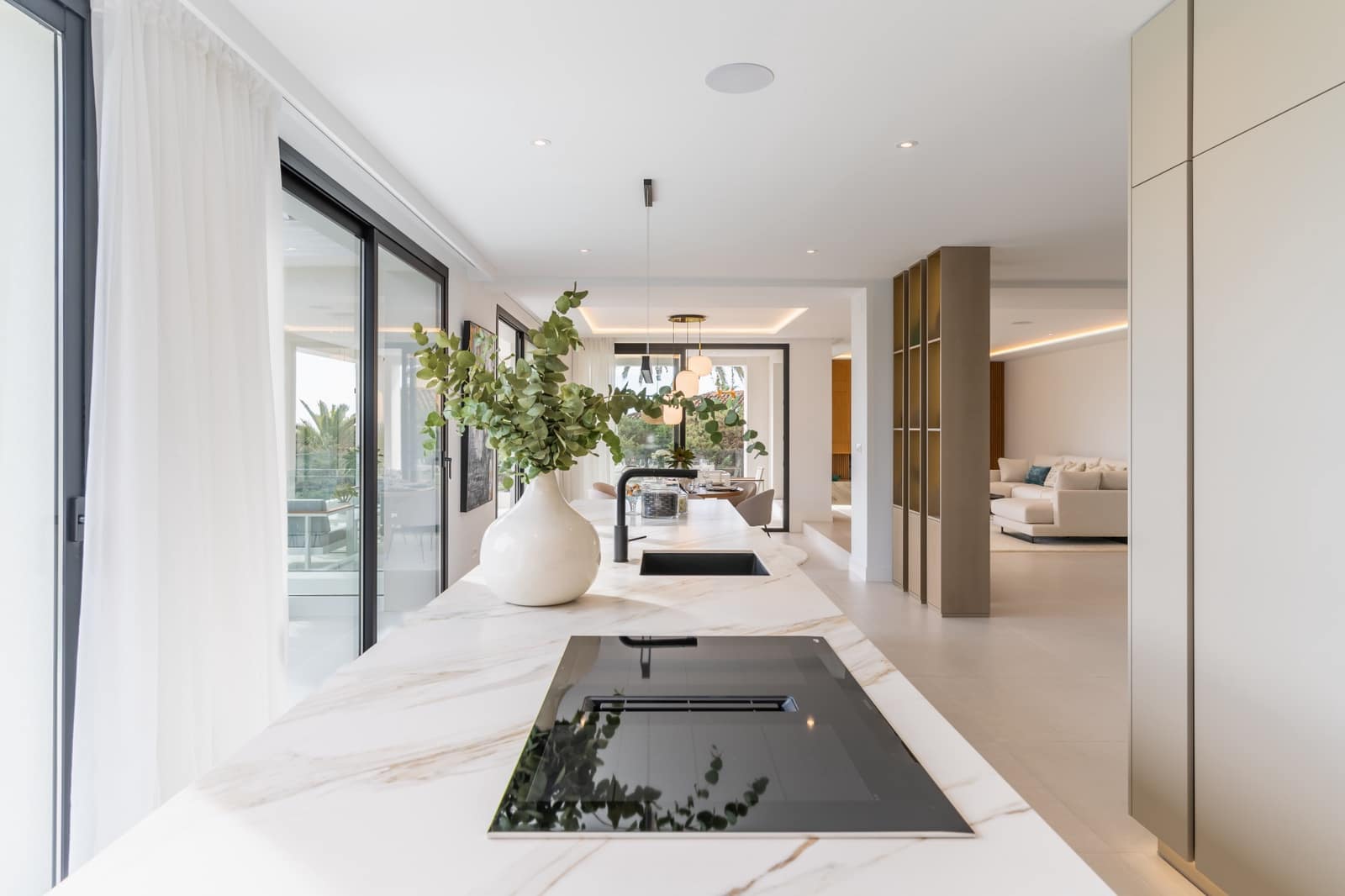 4 bedroom Villa for sale in Marbella with pool garage - € 3,669,000 (Ref: 9245921)