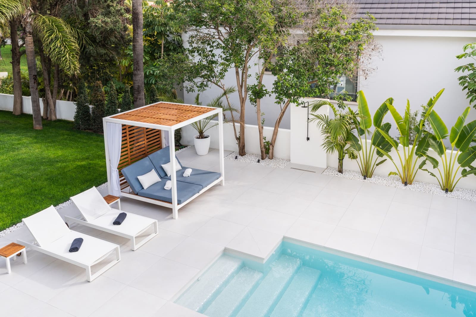 4 bedroom Villa for sale in Marbella with pool garage - € 3,669,000 (Ref: 9245921)