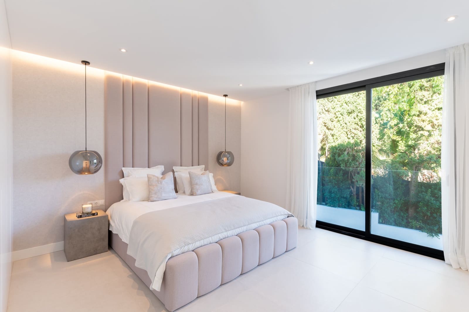 4 bedroom Villa for sale in Marbella with pool garage - € 3,669,000 (Ref: 9245921)