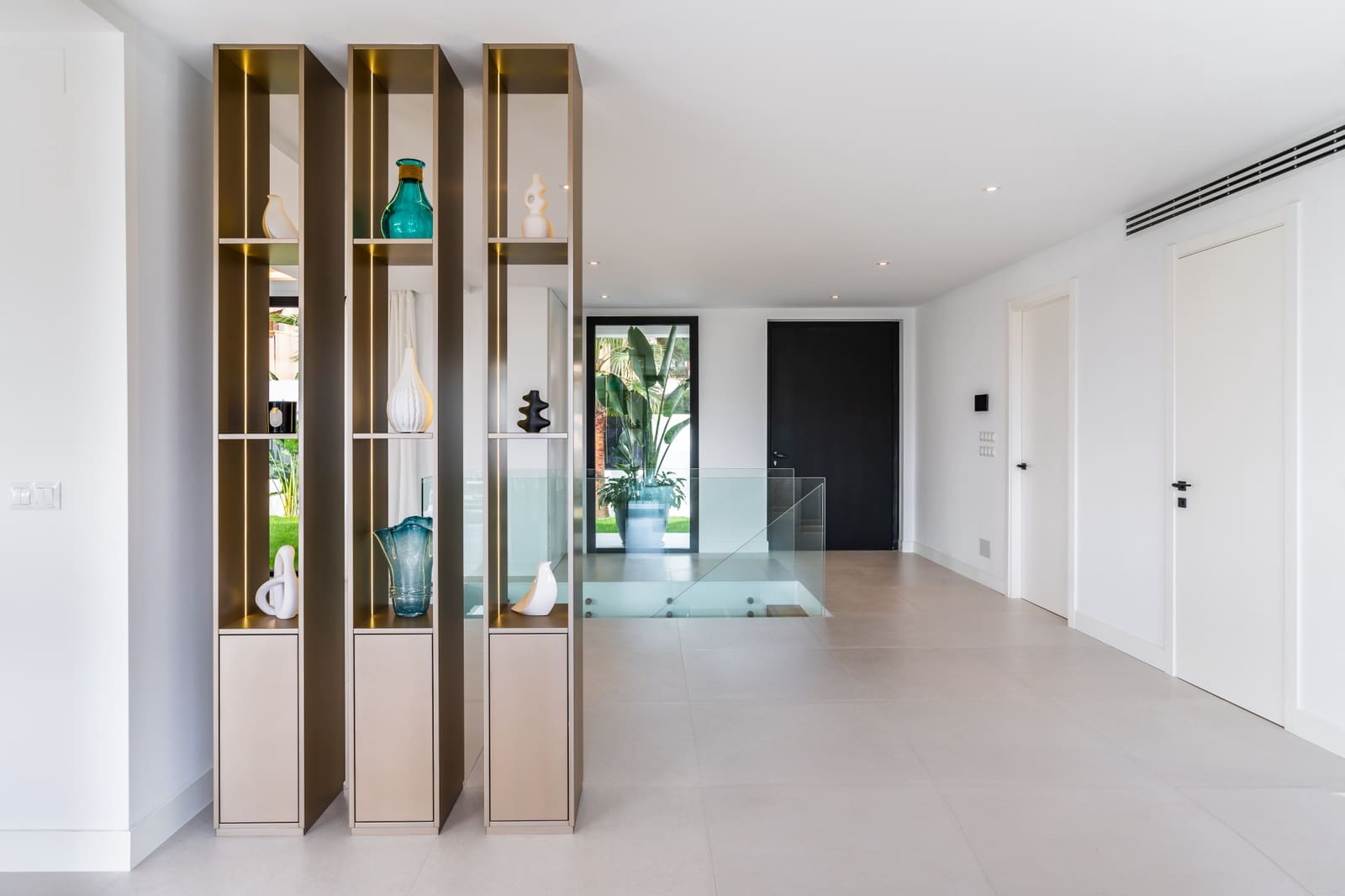 4 bedroom Villa for sale in Marbella with pool garage - € 3,669,000 (Ref: 9245921)