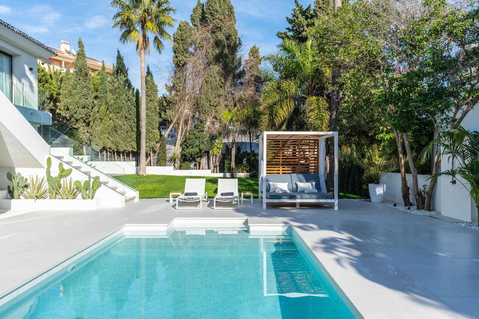 4 bedroom Villa for sale in Marbella with pool garage - € 3,669,000 (Ref: 9245921)