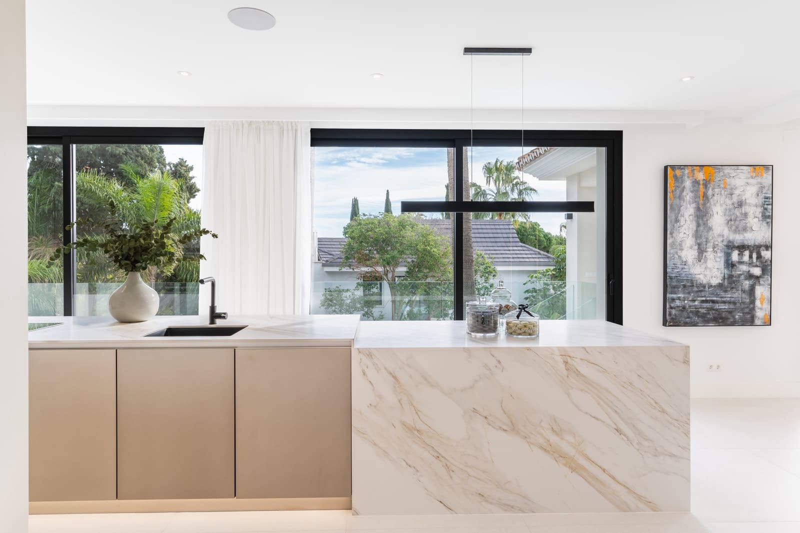 4 bedroom Villa for sale in Marbella with pool garage - € 3,669,000 (Ref: 9245921)