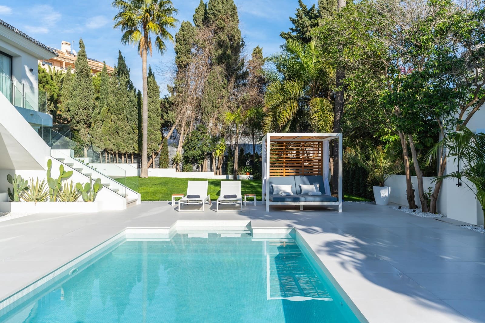 4 bedroom Villa for sale in Marbella with pool garage - € 3,669,000 (Ref: 9245921)